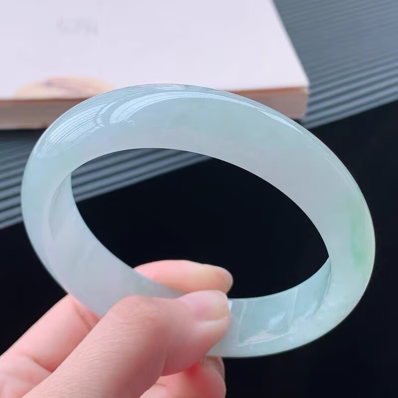 Bracelets - Bracelet en jadeite, couleur unie, effet